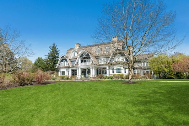 Backyard, Exterior, Facade, Queen Anne Victorian