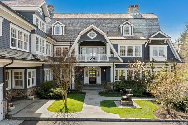 Exterior, Facade, Queen Anne Victorian