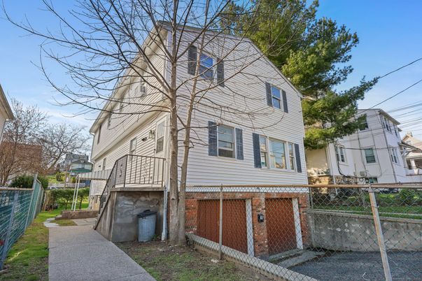 Exterior, Facade, Brick Facade, Rowhouse