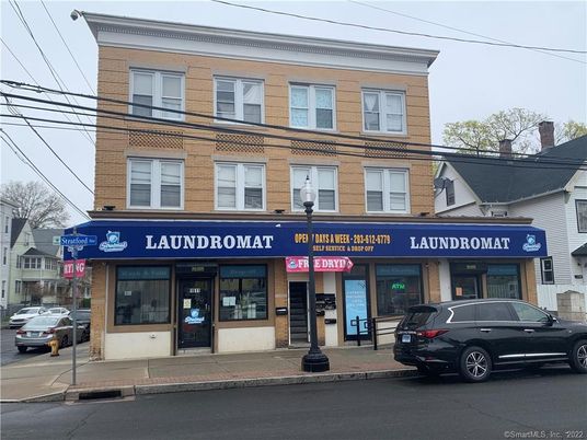 Exterior, Facade, Rowhouse
