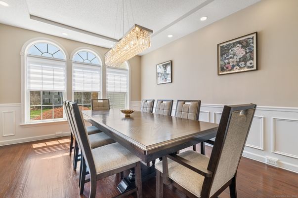 Chandelier, Dining room, Interior, Recessed Lighting, Wood Texture Flooring