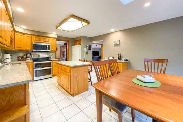 Dining room, Interior, Kitchen, Recessed Lighting, Stainless Steel Appliances