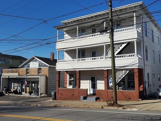Exterior, Facade, American Foursquare