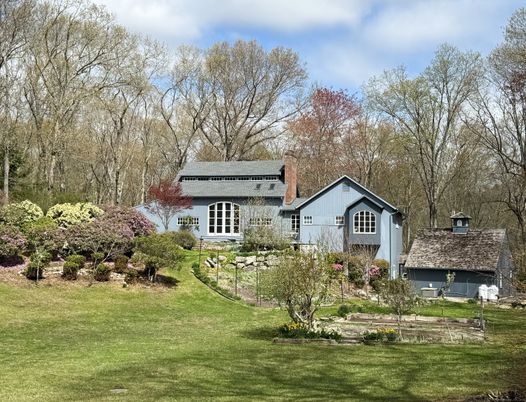 Backyard, Exterior, Facade, Split Level