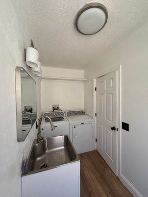 Interior, Washer, Wood Texture Flooring
