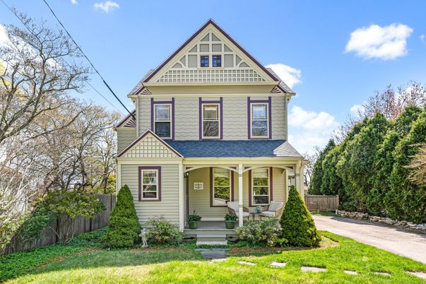 Exterior, Facade, Queen Anne Victorian