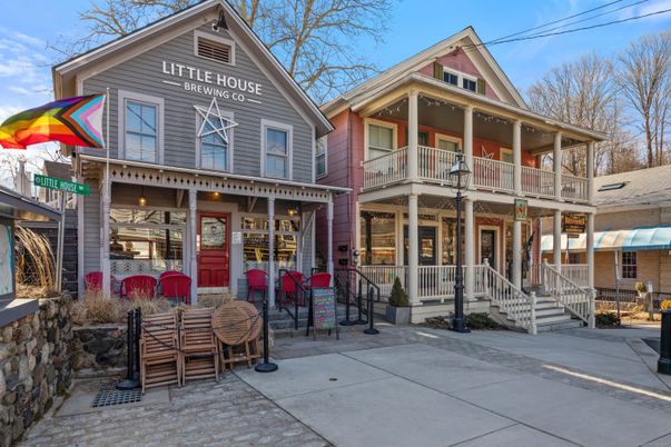Exterior, Facade, Queen Anne Victorian
