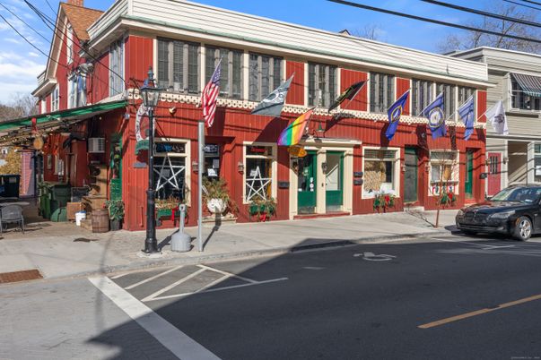 Exterior, Facade, Rowhouse