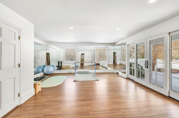 Fitness Equipment, Interior, Recessed Lighting, Wood Texture Flooring