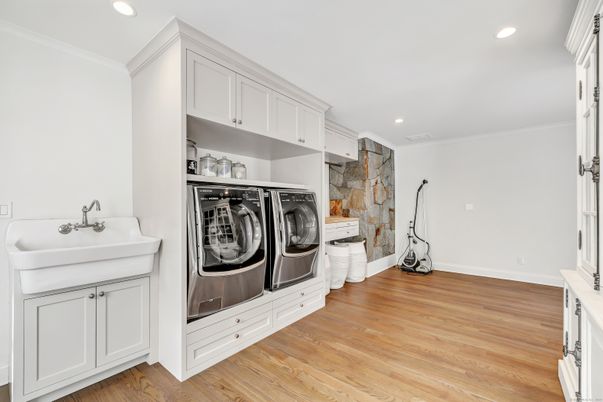 Interior, Recessed Lighting, Washer, Wood Texture Flooring