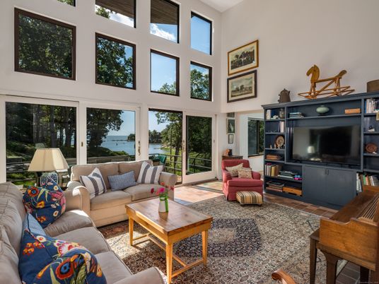 Interior, Living room, Water