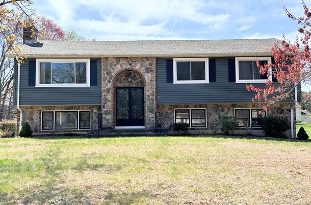 Exterior, Facade, Raised Ranch