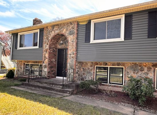Exterior, Facade, Raised Ranch