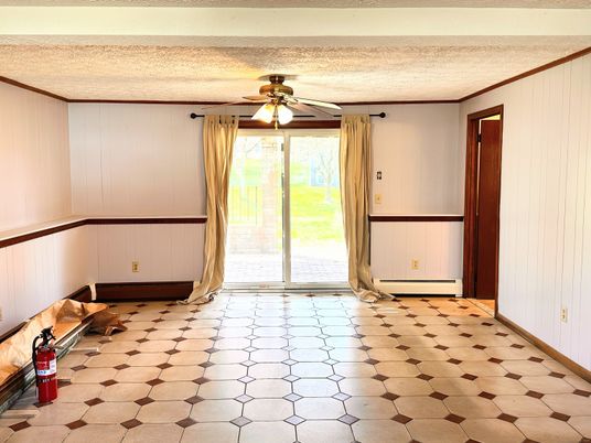 Empty room, Interior