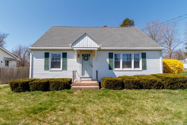 Exterior, Facade, Cape Cod