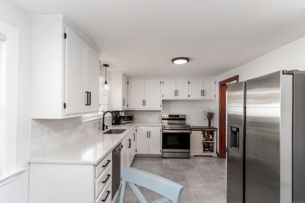 Interior, Kitchen, Pendant Lights, Stainless Steel Appliances