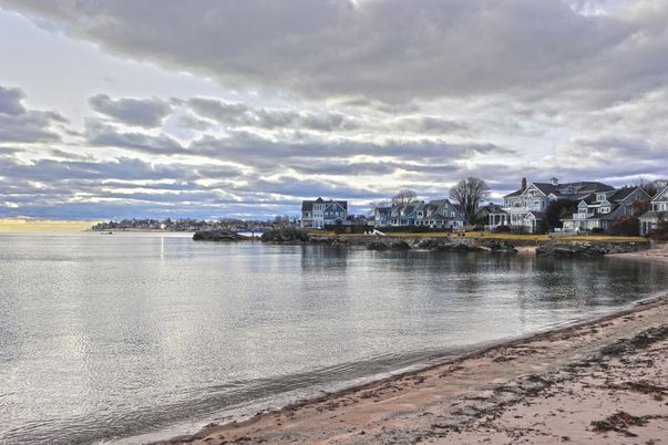 Exterior, Lake