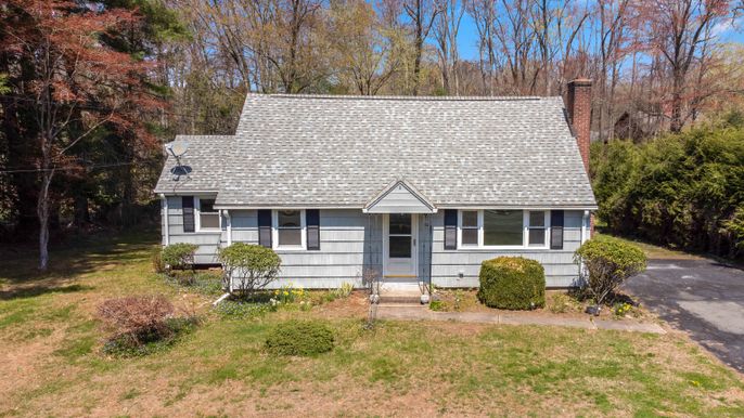 Exterior, Facade, Cape Cod