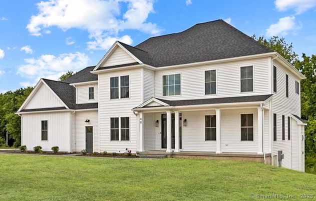 Exterior, Facade, Farmhouse