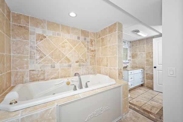 Bathroom, Interior, Recessed Lighting