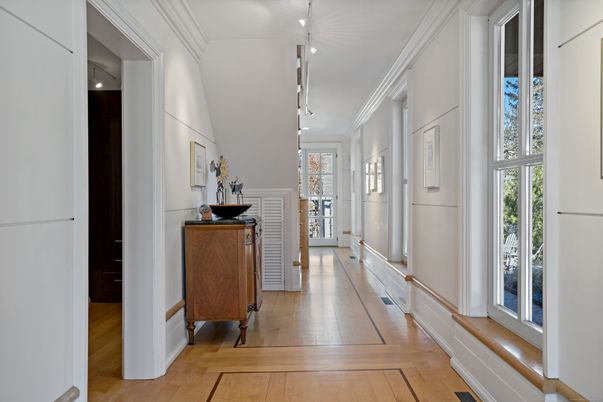 Interior, Pendant Lights, Wood Texture Flooring