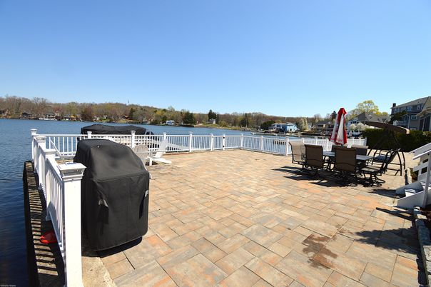 Exterior, Lake