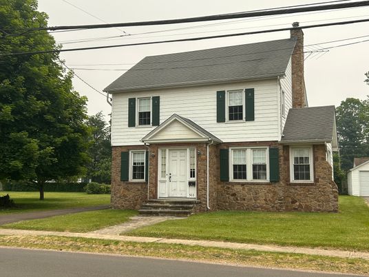 Exterior, Facade, Brick Facade, Georgian