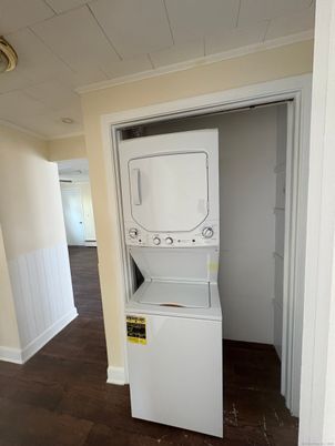 Interior, Utility Closets, Washer, Wood Texture Flooring
