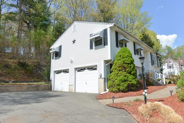 Attached, Exterior, Facade, Farmhouse