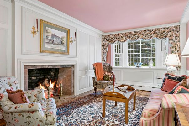 Fireplace, Interior, Living room