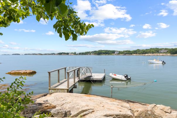Exterior, Lake
