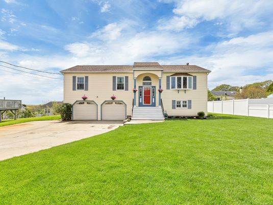Attached, Backyard, Exterior, Facade, Split Level