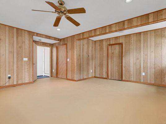 Empty room, Interior, Recessed Lighting, Wooden Walls