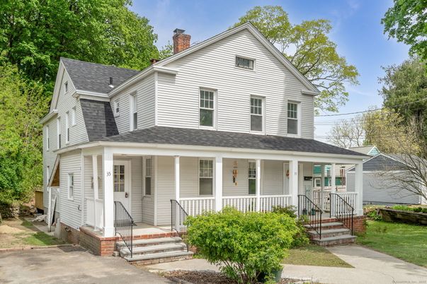 Exterior, Facade, Farmhouse