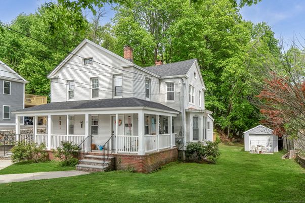 Exterior, Facade, Farmhouse