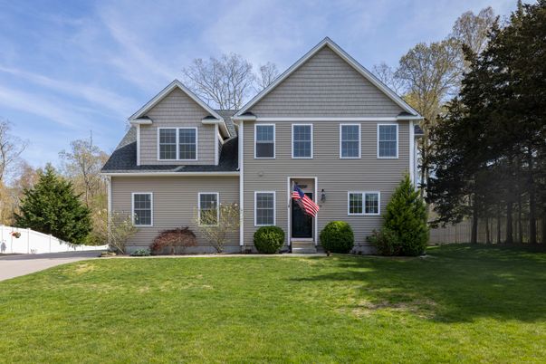 Exterior, Facade, Farmhouse
