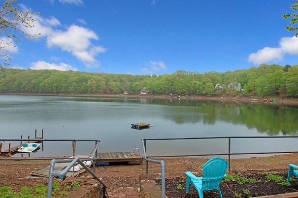 Exterior, Lake