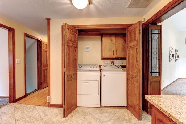 Interior, Utility Closets, Washer, Wood Texture Flooring