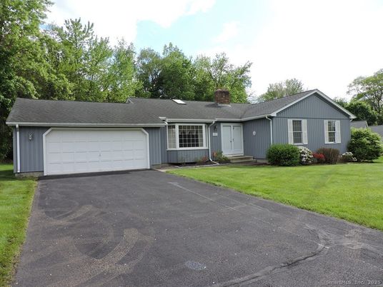 Attached, Exterior, Facade, Ranch