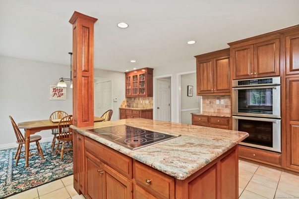 Dining room, Interior, Kitchen, Recessed Lighting, Stainless Steel Appliances