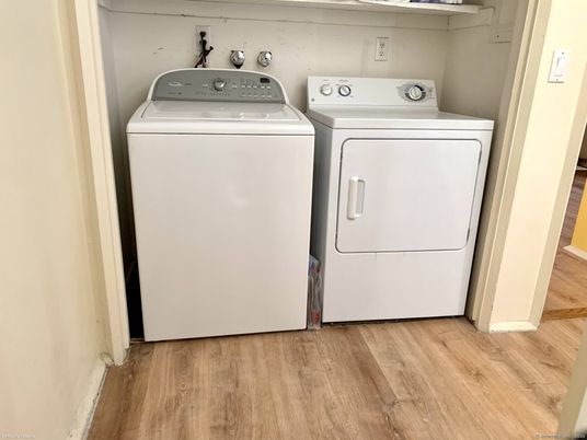 Interior, Utility Closets, Washer, Wood Texture Flooring