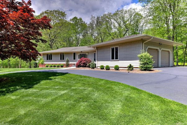 Attached, Exterior, Facade, Ranch