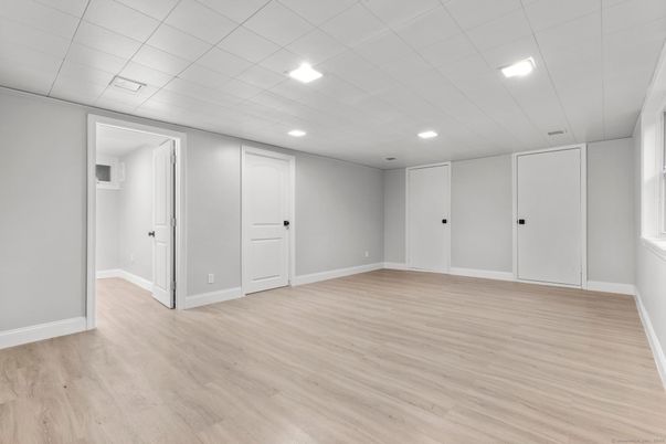 Empty room, Interior, Recessed Lighting, Wood Texture Flooring