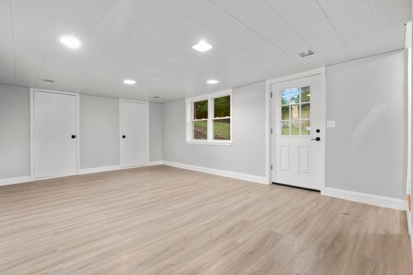 Empty room, Interior, Recessed Lighting, Wood Texture Flooring