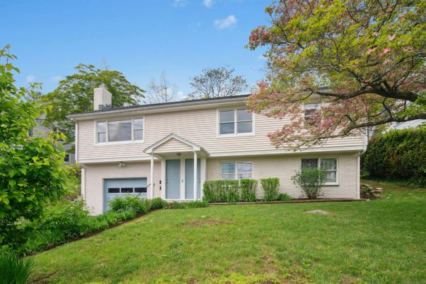 Attached, Exterior, Facade, Brick Facade, Raised Ranch