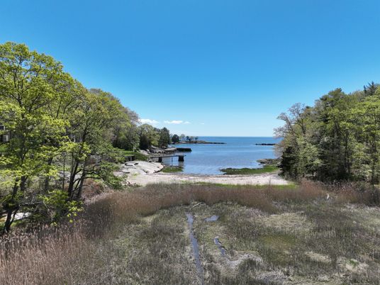 Exterior, Lake