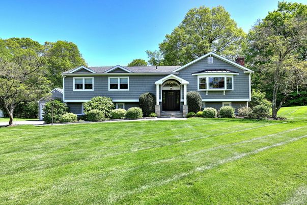 Backyard, Exterior, Facade, Raised Ranch
