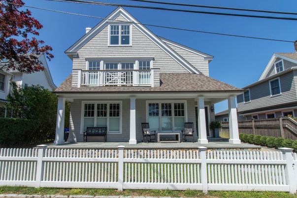 Exterior, Facade, Queen Anne Victorian