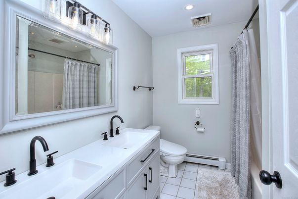 Bathroom, Dual Sink Vanities, Interior, Recessed Lighting