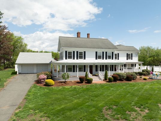 Attached, Exterior, Facade, Farmhouse
